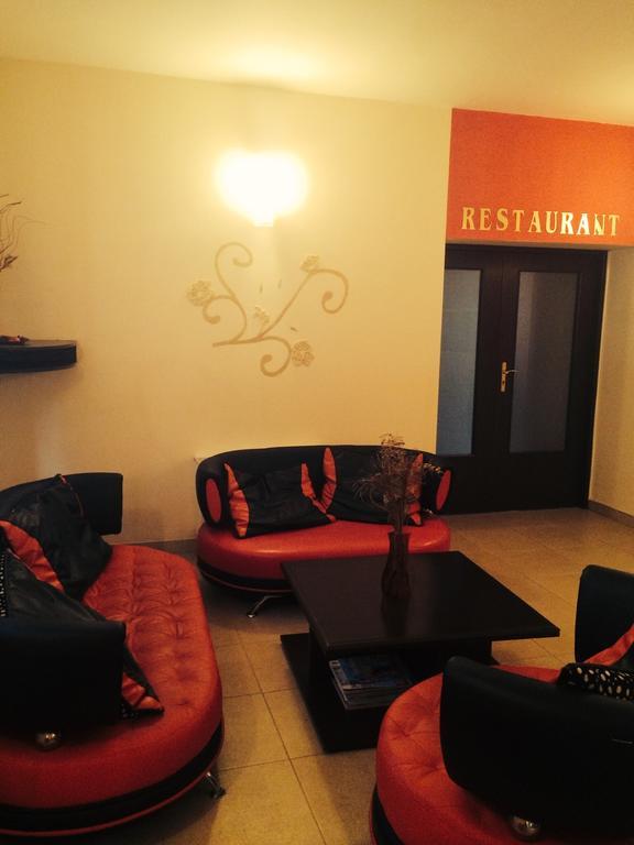 Hotel Fiama Otelu Rosu Zewnętrze zdjęcie